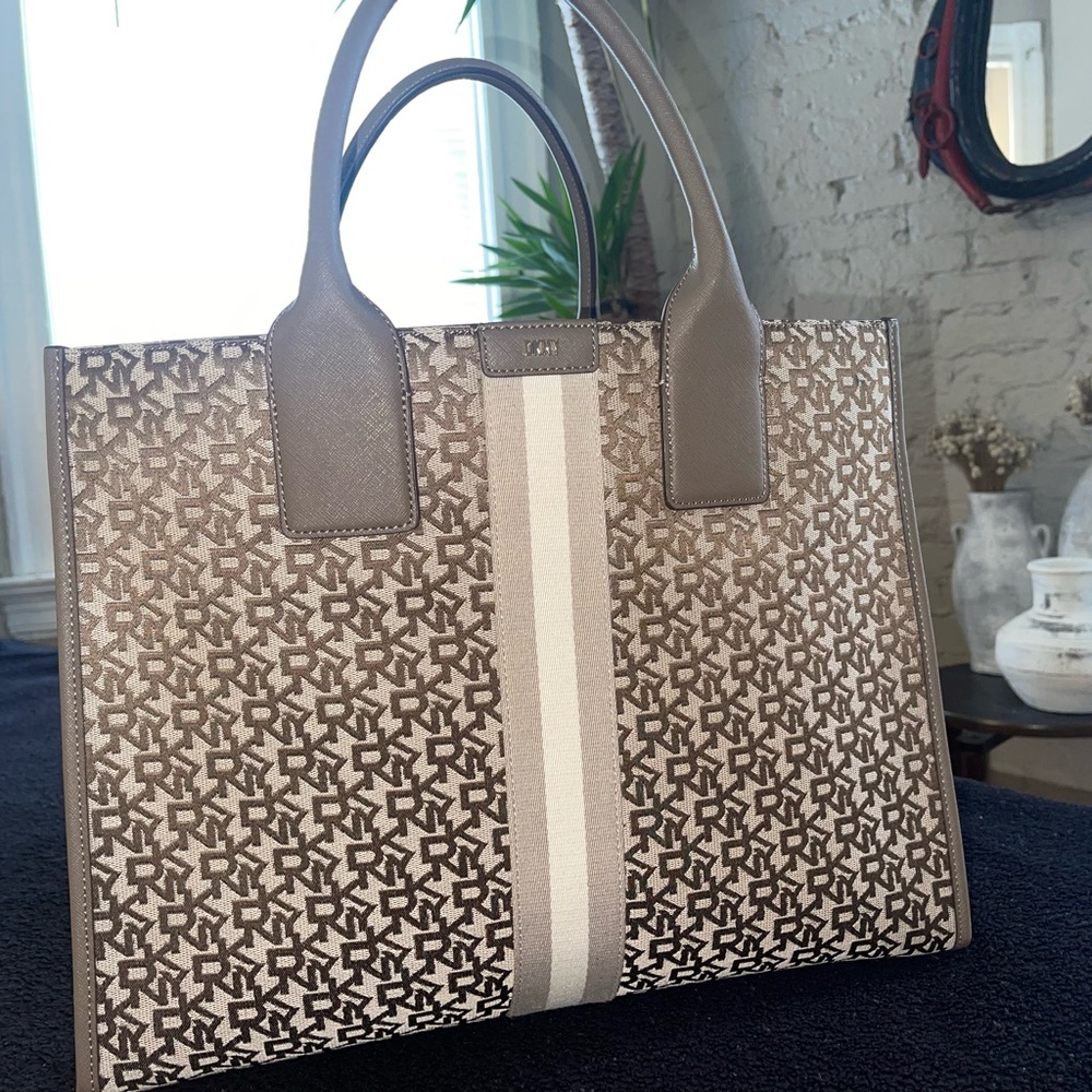 DKNY totes bag